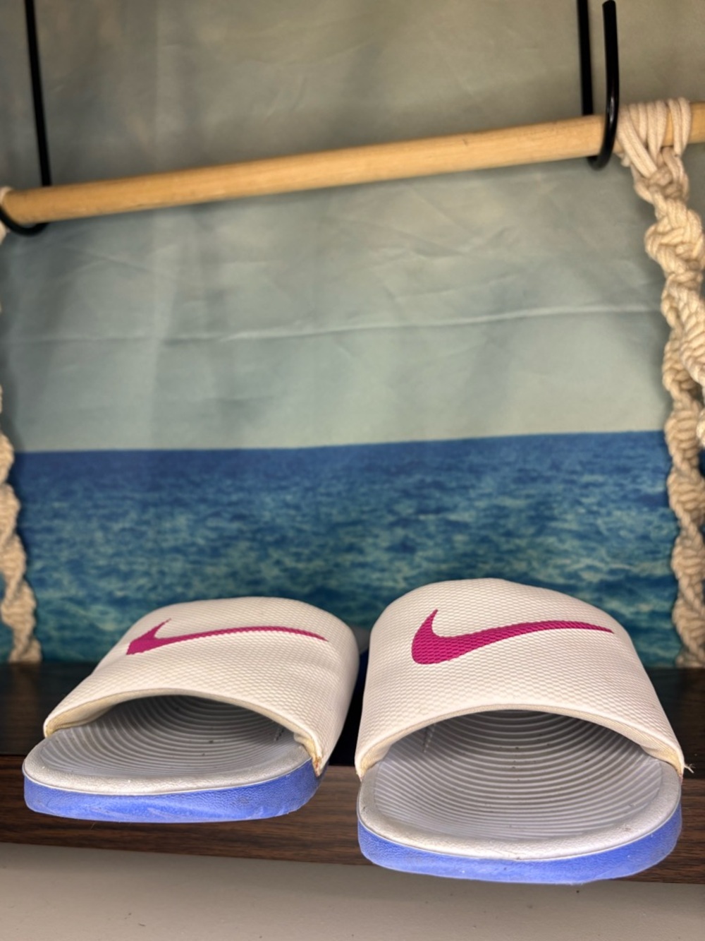 Nike Kids Kawa White and Pink Slides - Picture 10 of 10